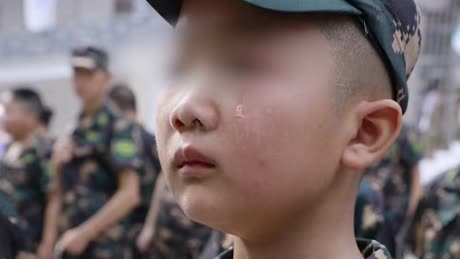 男童在軍事夏令營遭教官抽打滿身傷？夏令營：教練正接受處理