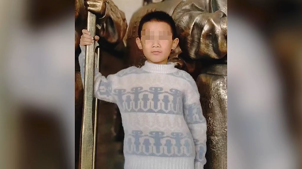知情人：失聯男孩被生母和繼父埋墳地