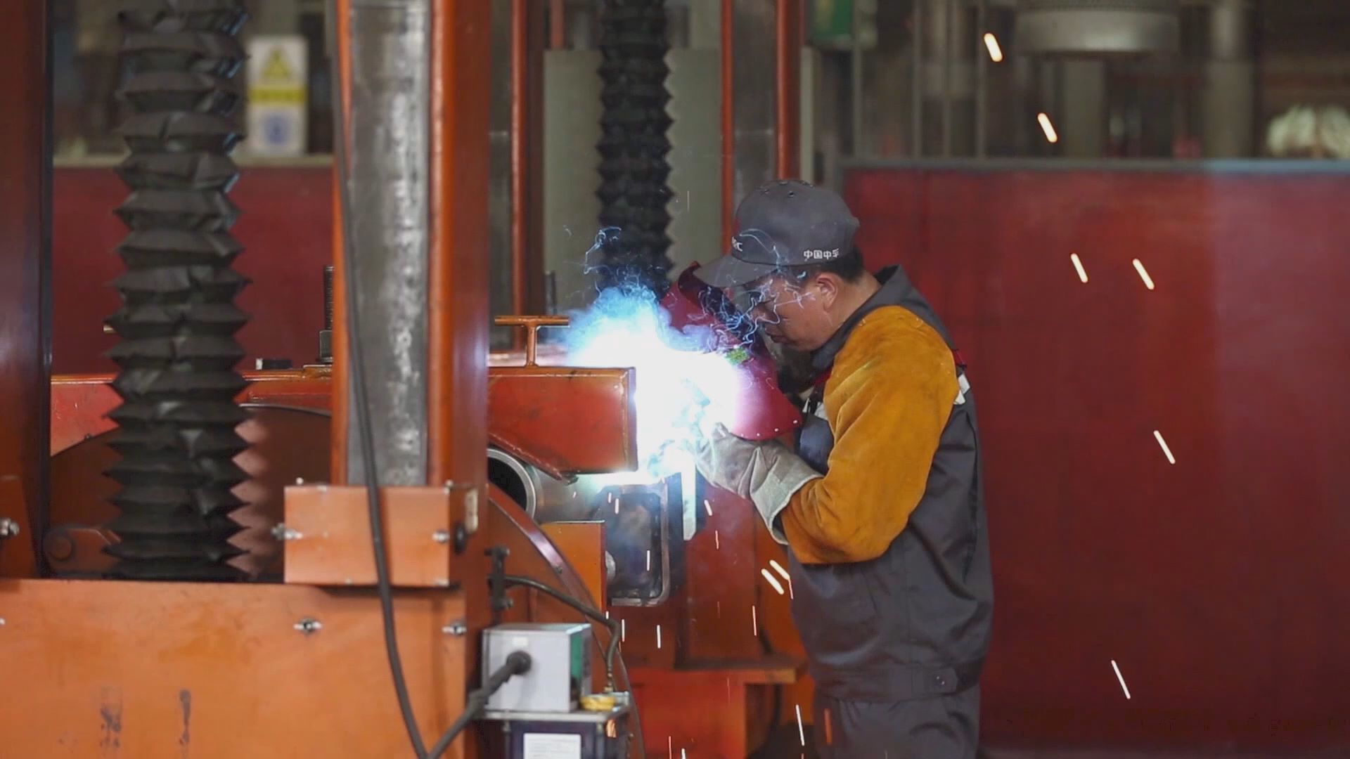  Example | China's high-speed rail welding master Li Wanjun