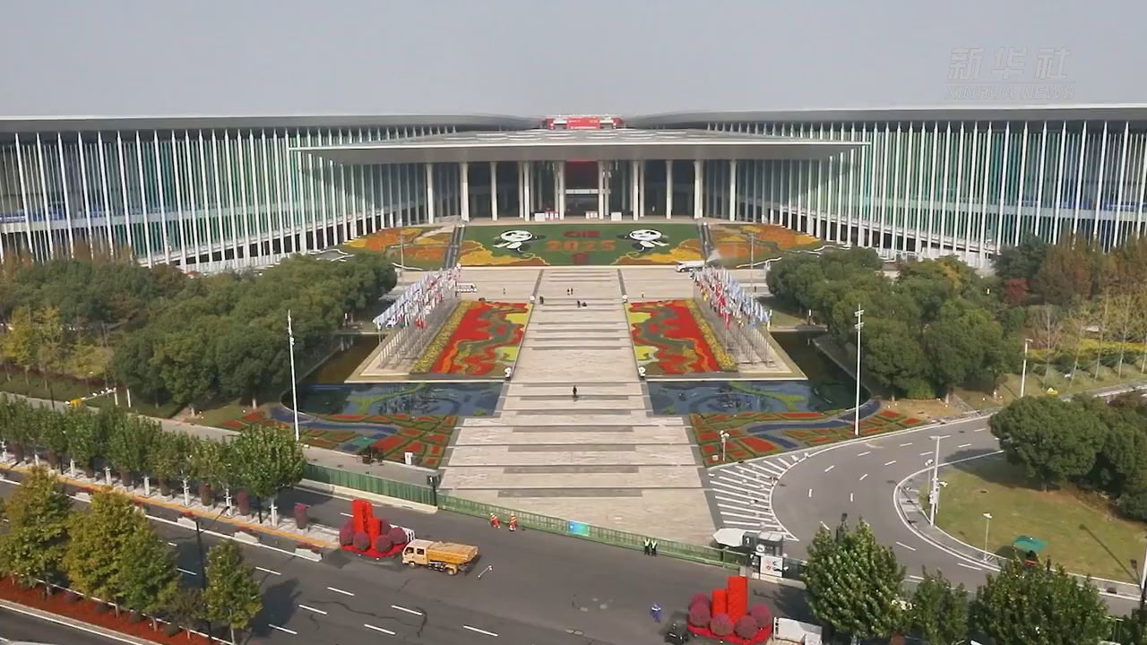 第八届进博会｜在进博会感受数智化出行新趋势