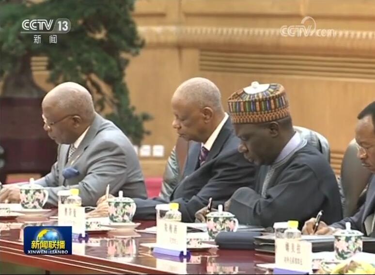 习近平同喀麦隆总统举行会谈 两国元首一致同意推动中喀关系迈向更高