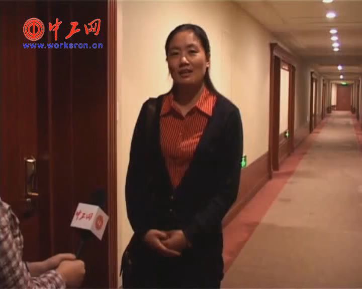 黑龙江代表团齐齐哈尔市建华区总工会主席朱景成谈沃尔玛建工会