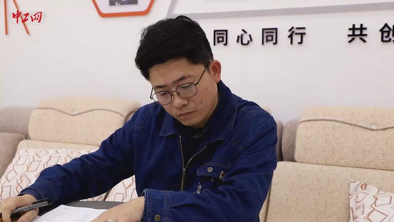  Craftsman's ingenuity · Baling craftsman | Zhong Shiyou: explaining the responsibility and responsibility of young people in the new era with diligence and learning