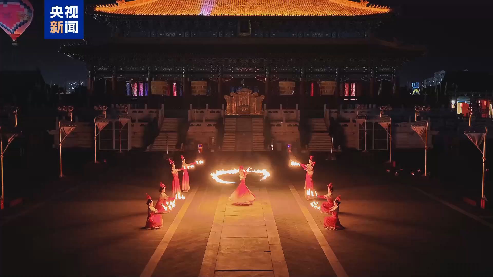 穿越时空的璀璨 大同古城的夜被焰火点亮