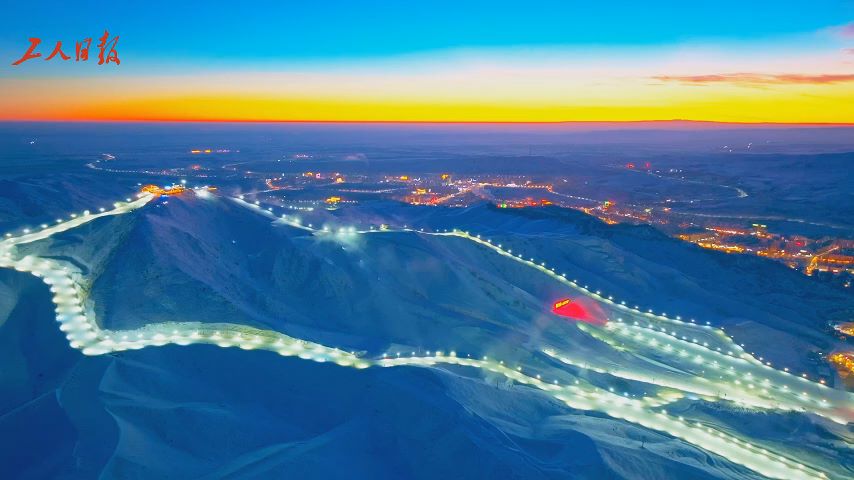 新疆阿勒泰的暮色浪漫